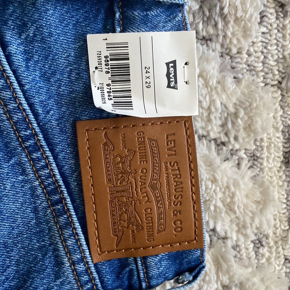 NWT Levi’s Ribcage Straight Ankle - Picture 3 of 9